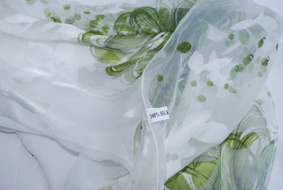 杭州藍(lán)美卡絲巾 廠(chǎng)家直銷(xiāo)，高貴新穎，現(xiàn)貨熱銷(xiāo)中